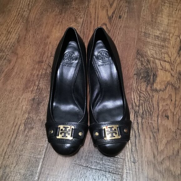 Tory Burch Natalya Gold Logo Black Leather Wedge Heels Size 7M - Picture 1 of 7